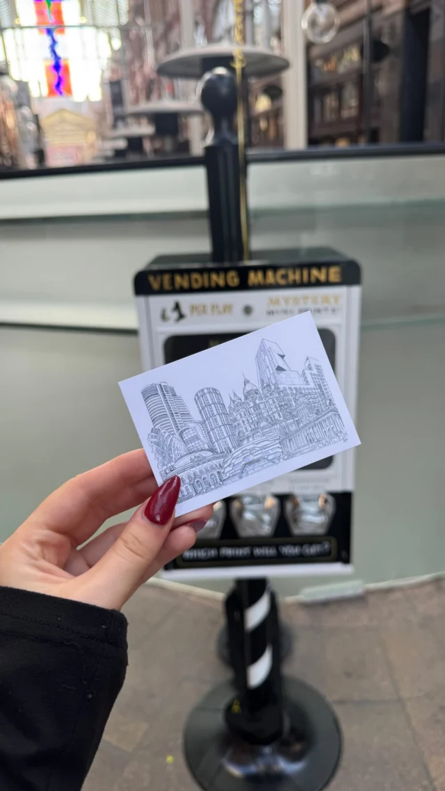 The @artbyarjo mini print vending machine has arrived in Victoria Quarter!

Pop a pound in and receive a mystery landmark print🖌️