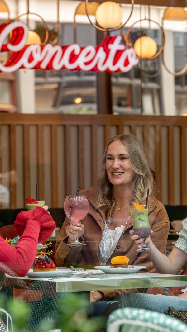 Feeling peckish? Grab a bite, a coffee catch up or dinner celebration in Victoria Leeds 🥂