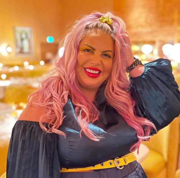 Victoria Leeds shopping with Siobhan at Interior Curve, showcasing vibrant fashion and accessories i.