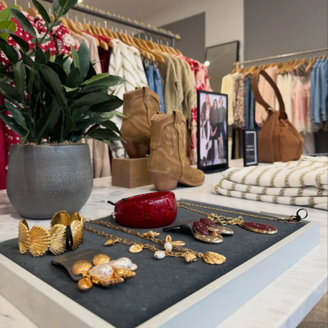 New in @mintvelvet ✨

Linen is a huge trend in-store at the moment, alongside deep reds and oranges. The cowboy trend is still here, let us know your favourite picks below!