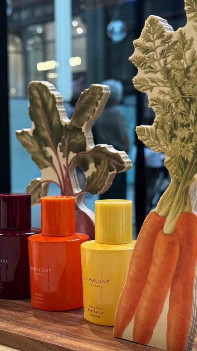 Introducing The Veggies Collection at @jomalonelondon 🥕🍆🫜

Velvety Butternut, Carrot Blossom, Scarlet Beetroot and Green Tomato Vine- venture among the vegetable patch and find a truly unique scent! 

✨To celebrate this gorgeous and fun campaign, join @jomalonelondon on the 19th June (this Friday) for a floral table centrepiece masterclass with floristry by @chusfloral and juices by @olive_and_rye 
⏱️Link in bio to book!