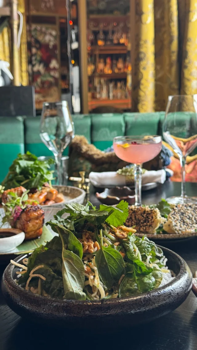 A lunch worth planning your day around🥢

@theivyasia Lotus Lunch menu needs to be on your next Leeds itinerary. For £21.95, enjoy two exceptional courses, Sunday to Friday, between 11.30am and 4.30pm.

Our favourites were the Steamed Chicken Gyoza, Vietnamese Summer Salad, Saamjang Robatayaki Chicken and Salmon Teryaki🍜

Book through the link in our bio!